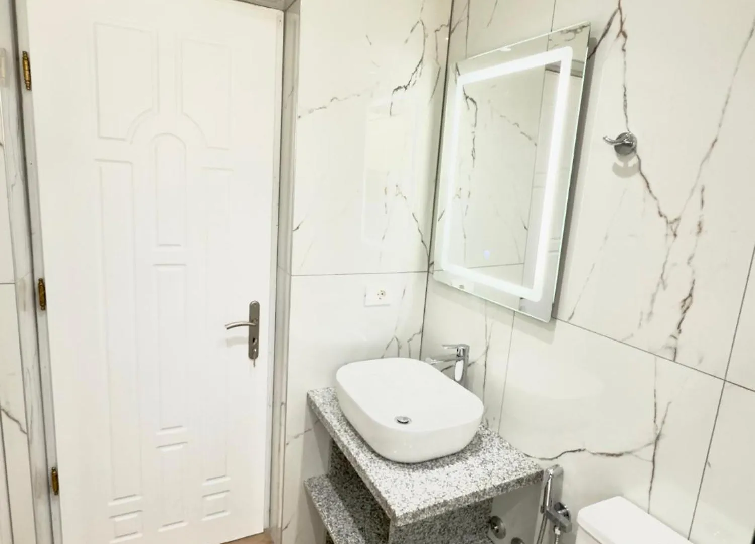 Voda Apartments 사밀